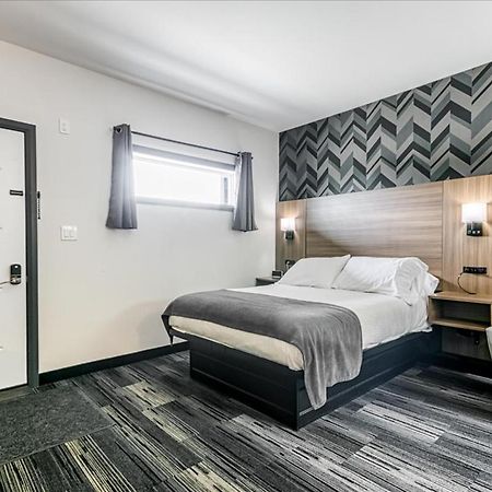 Little Current Manitoulin Motel מראה חיצוני תמונה